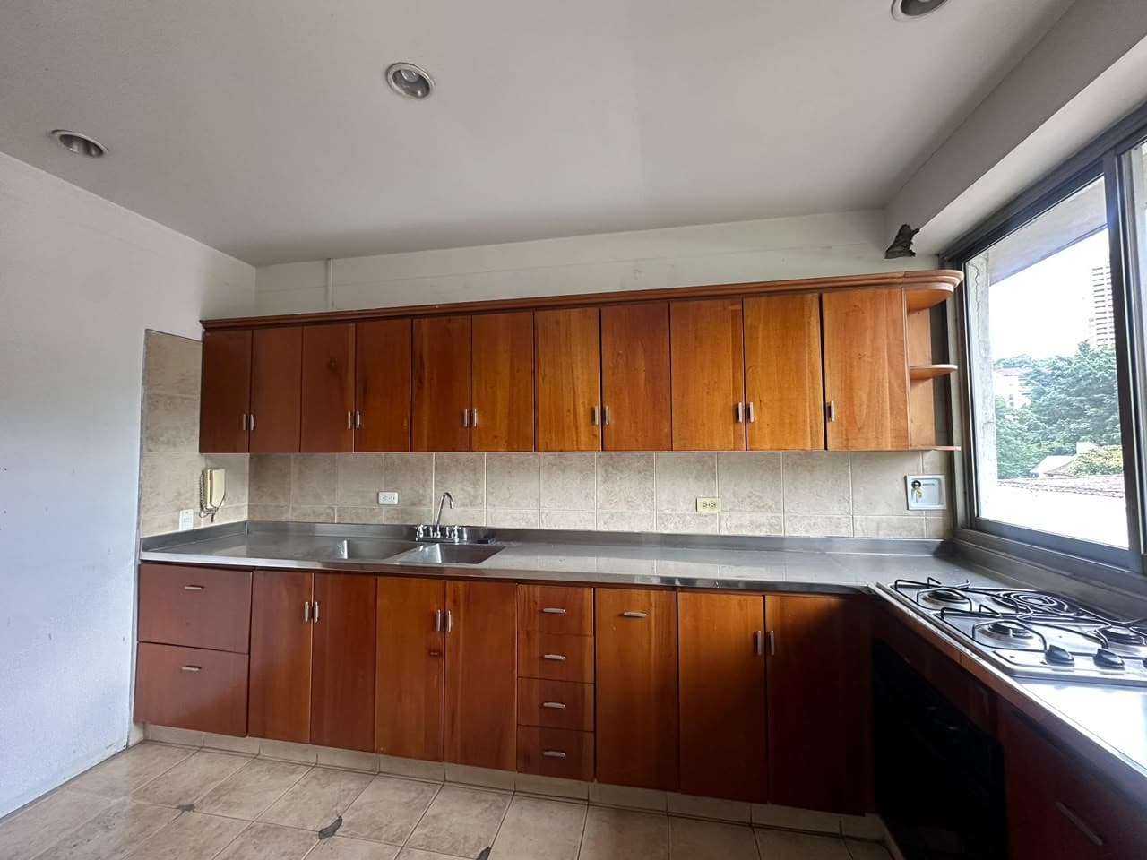 Local - Office for Rent, Santa Maria De Los Angeles Area - Poblado