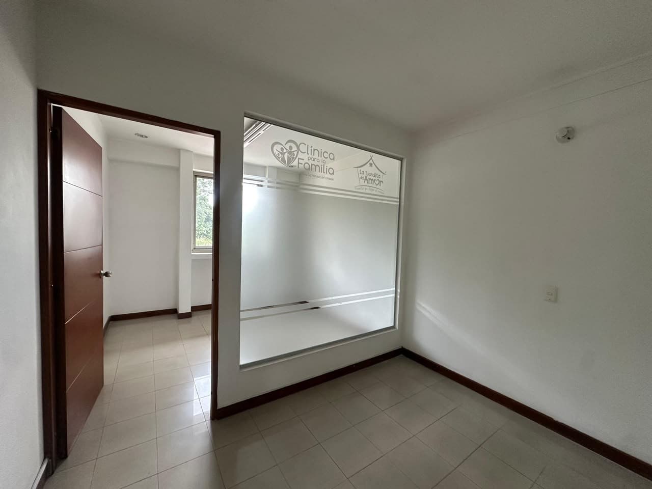 Local - Office for Rent, Santa Maria De Los Angeles Area - Poblado