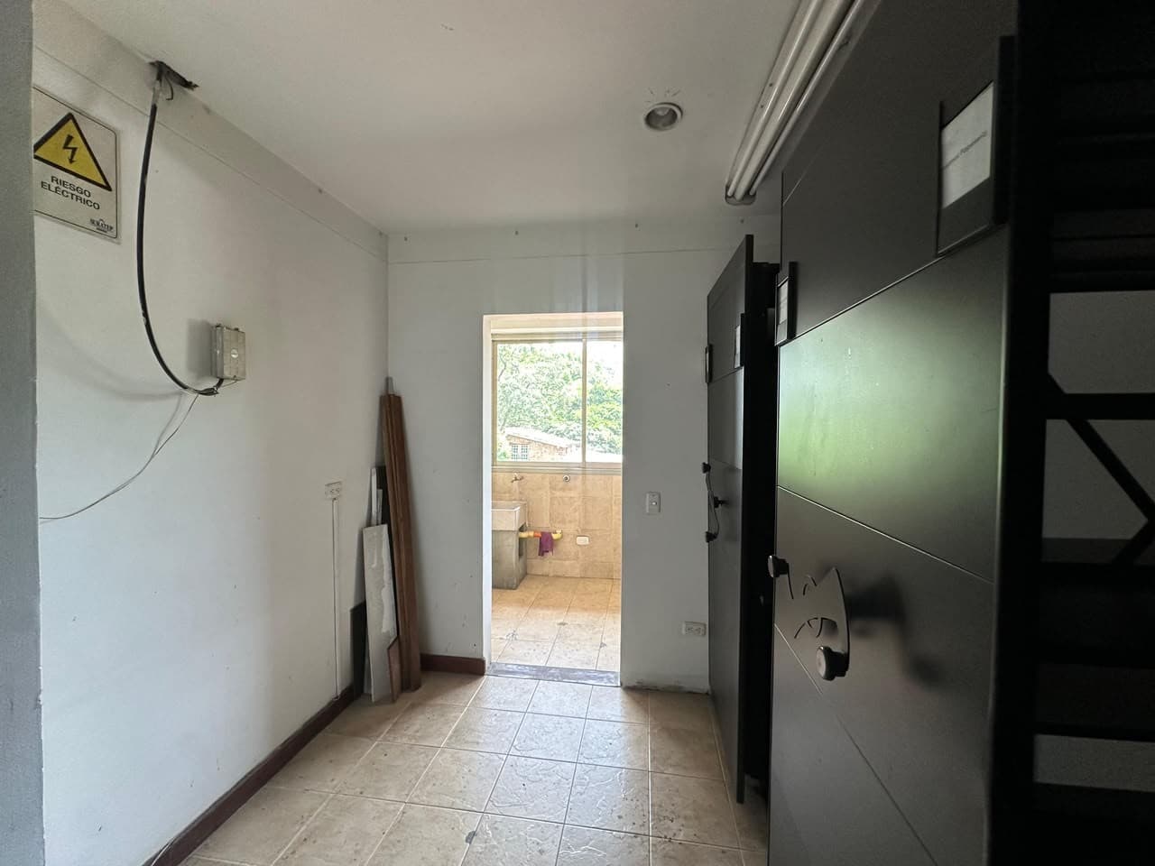 Local - Office for Rent, Santa Maria De Los Angeles Area - Poblado