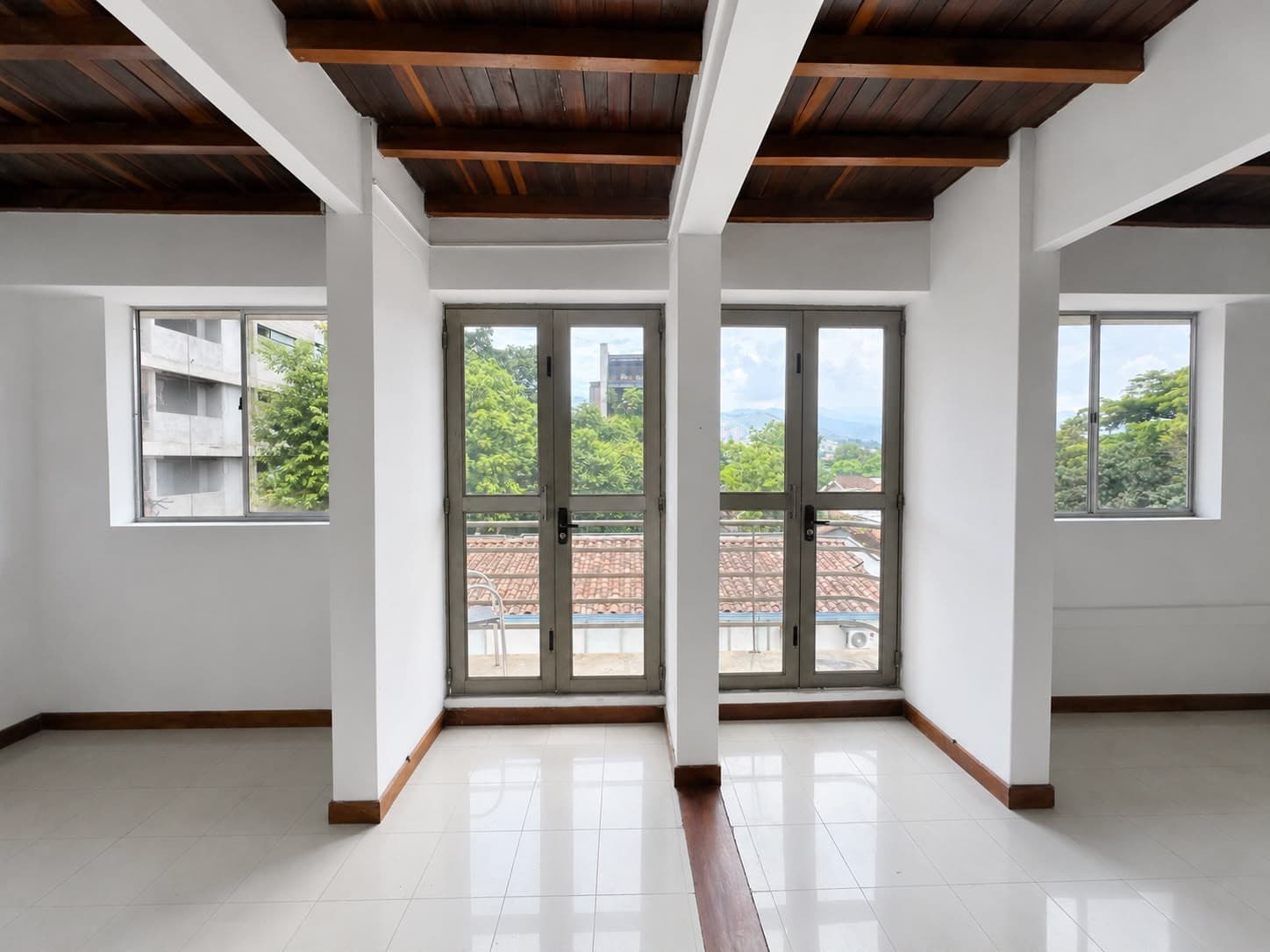 Local - Office for Rent, Santa Maria De Los Angeles Area - Poblado