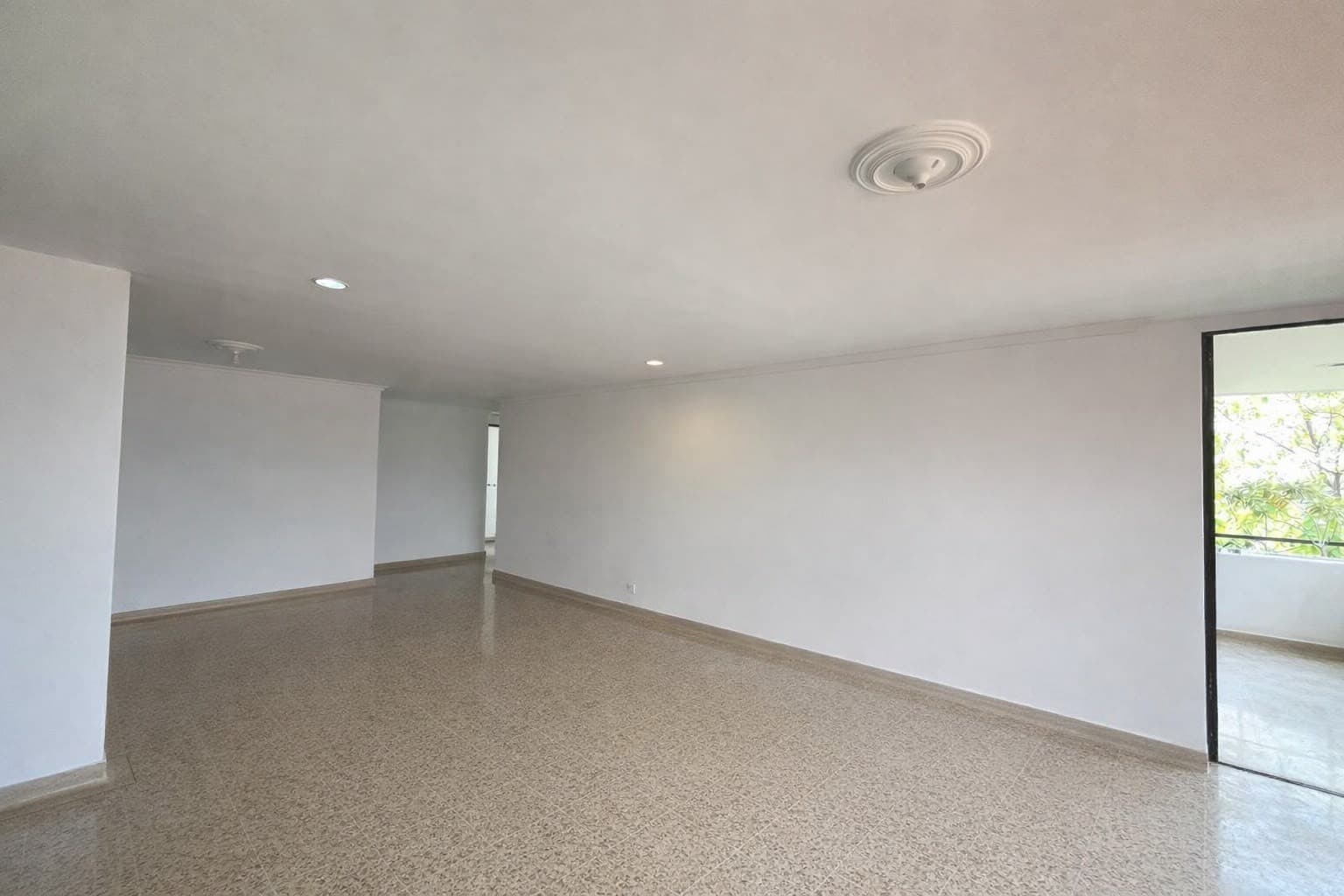 Apartment for Rent, La Inferior - El Poblado Neighborhood, Prados De La Concha Complex