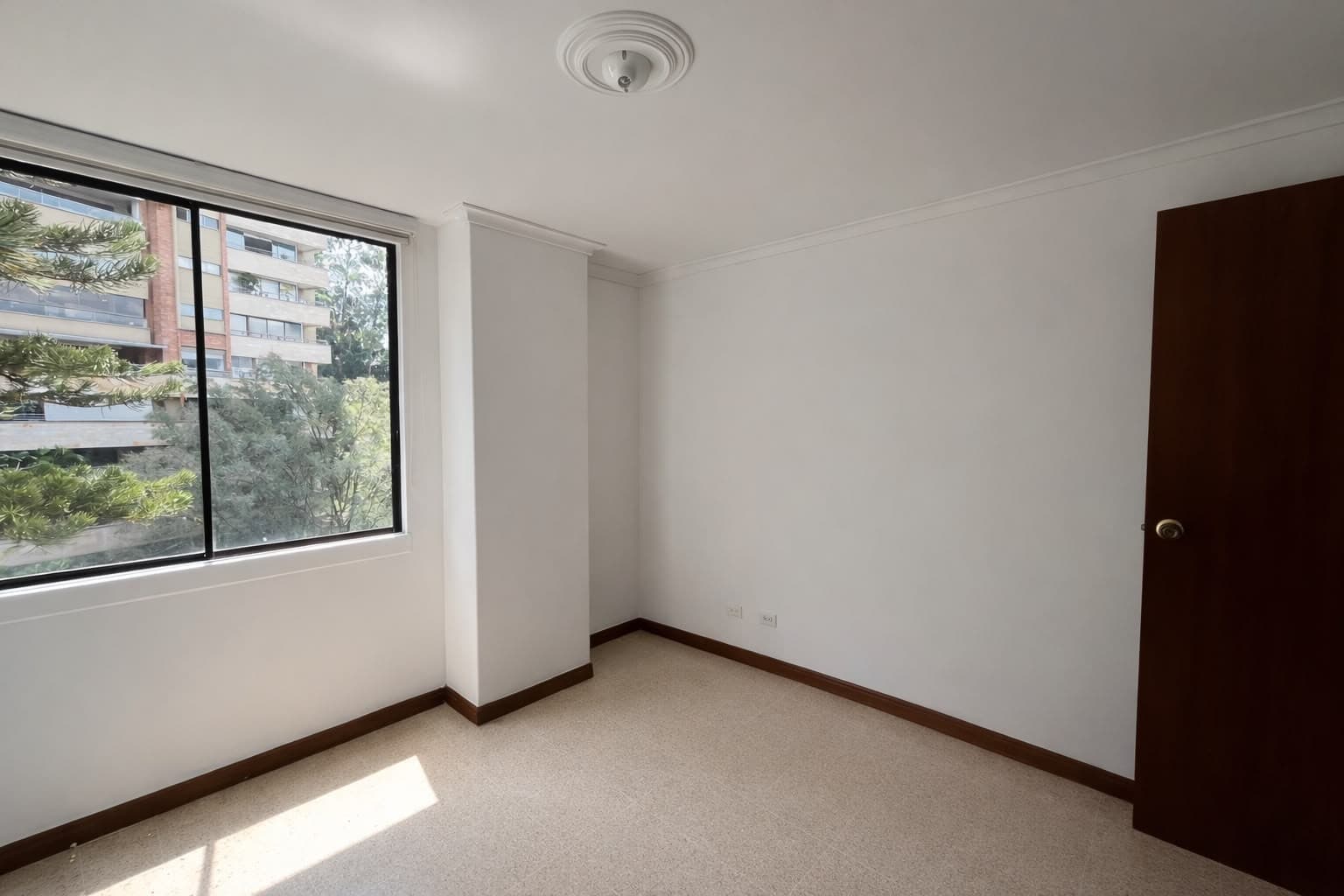 Apartment for Rent, La Inferior - El Poblado Neighborhood, Prados De La Concha Complex