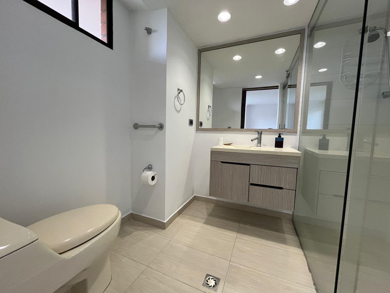 Apartment for Rent, La Inferior - El Poblado Neighborhood, Prados De La Concha Complex