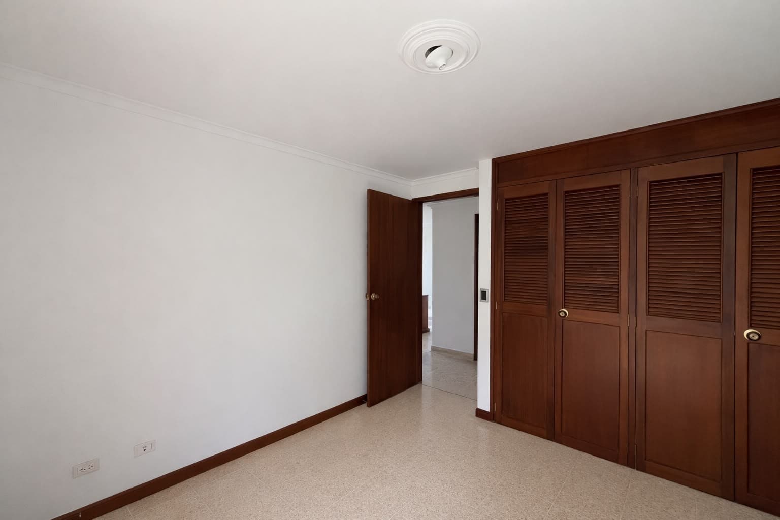 Apartment for Rent, La Inferior - El Poblado Neighborhood, Prados De La Concha Complex