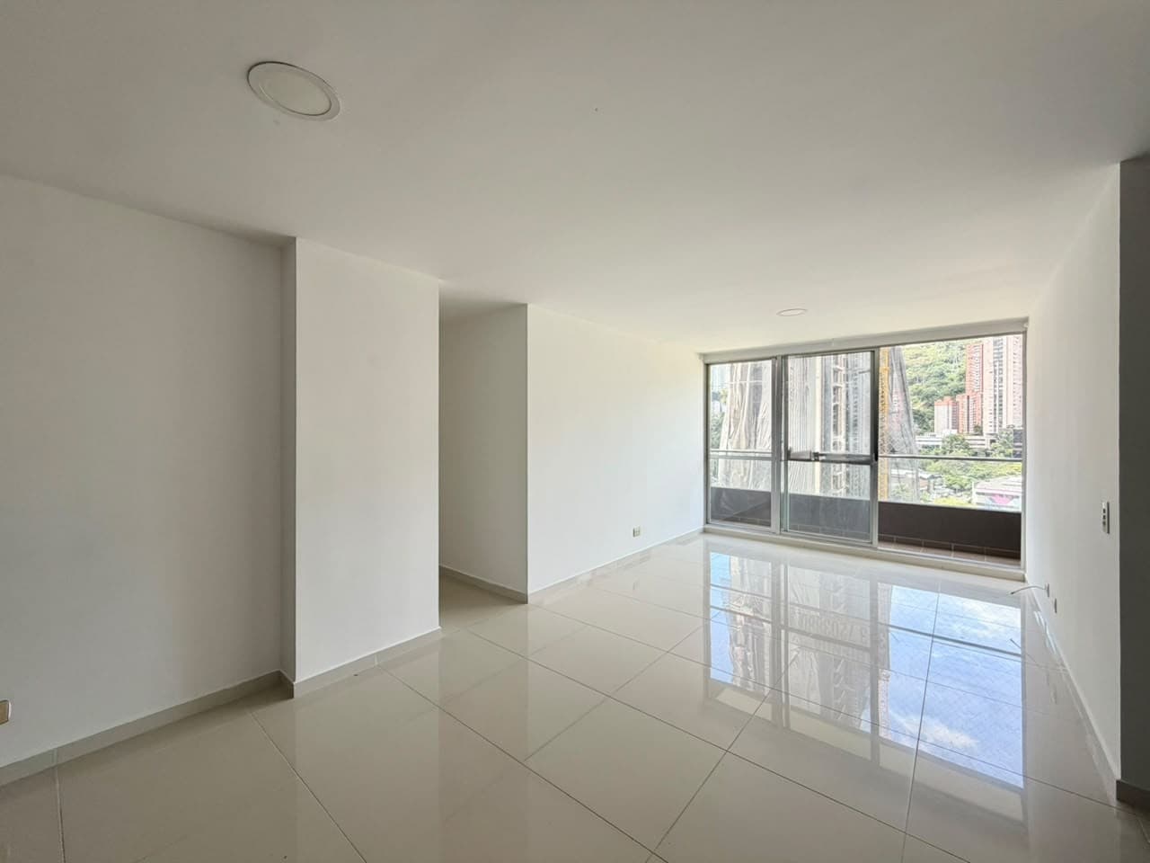 Apartment for Rent, Ciudad del Río - El Poblado Area, Plaza del Río Complex