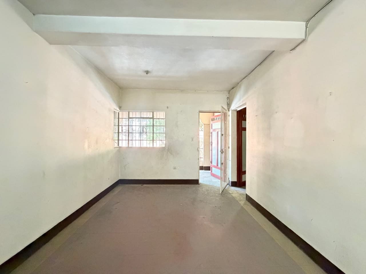 House for Sale, Ready for Renovation, Jesus Nazareno Neighborhood - Medellín Chagualo