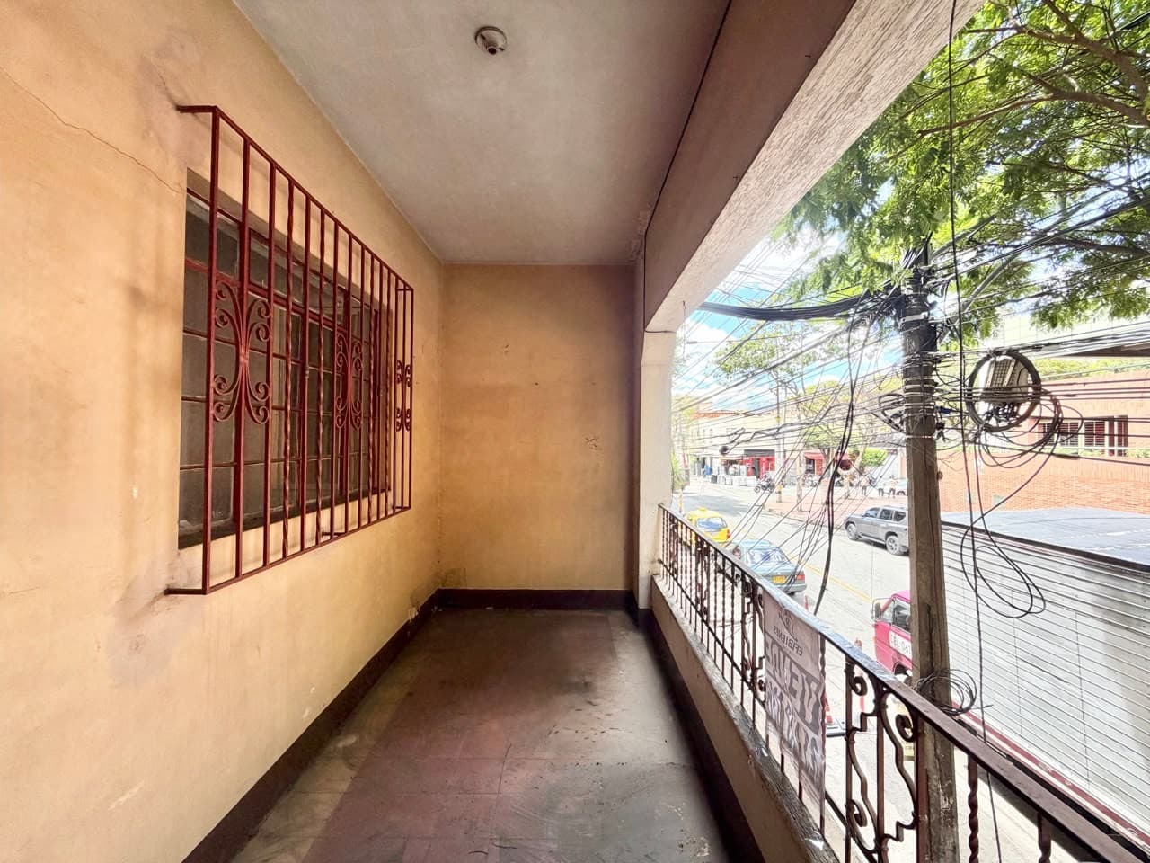 House for Sale, Ready for Renovation, Jesus Nazareno Neighborhood - Medellín Chagualo