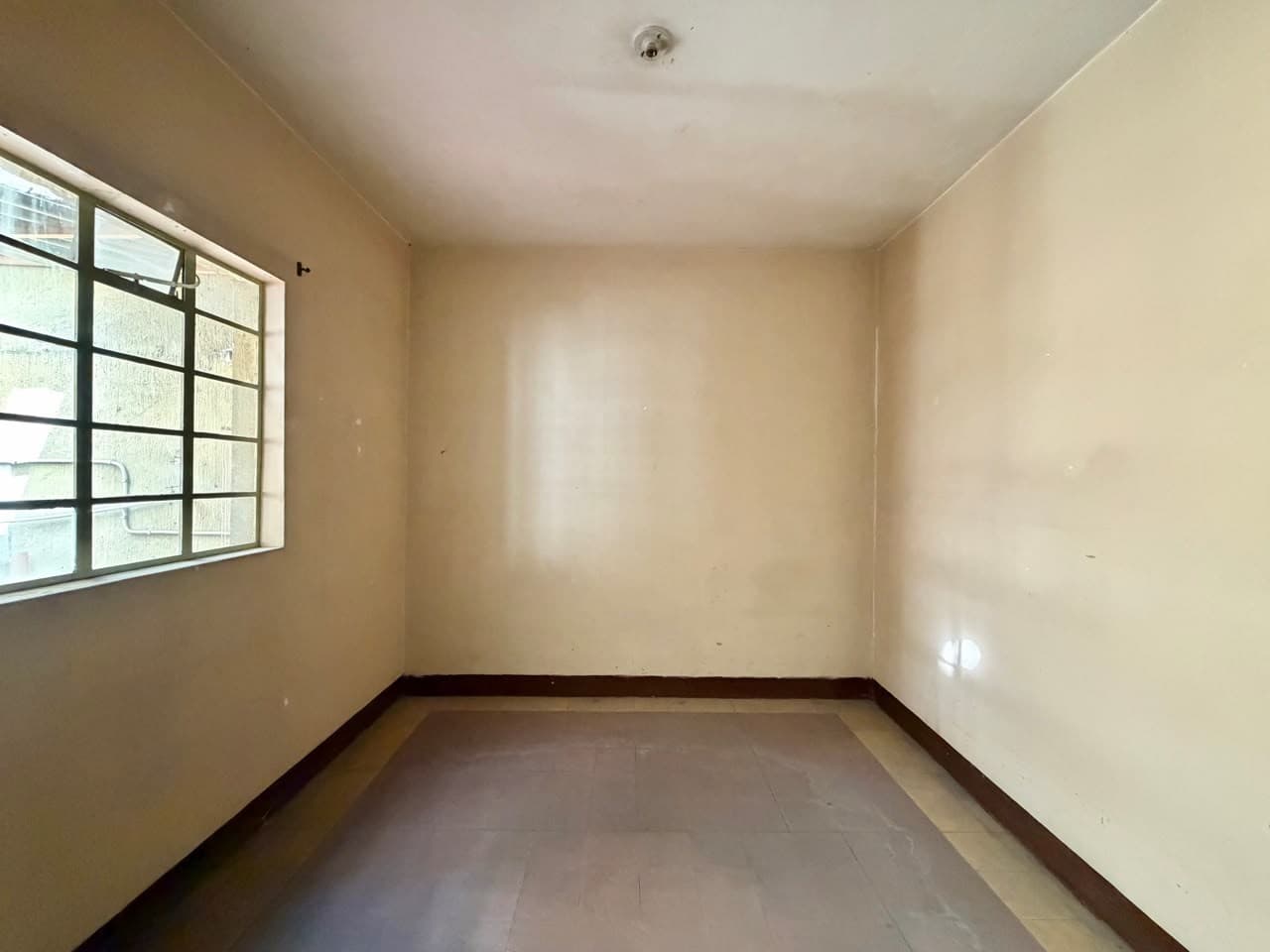 House for Sale, Ready for Renovation, Jesus Nazareno Neighborhood - Medellín Chagualo