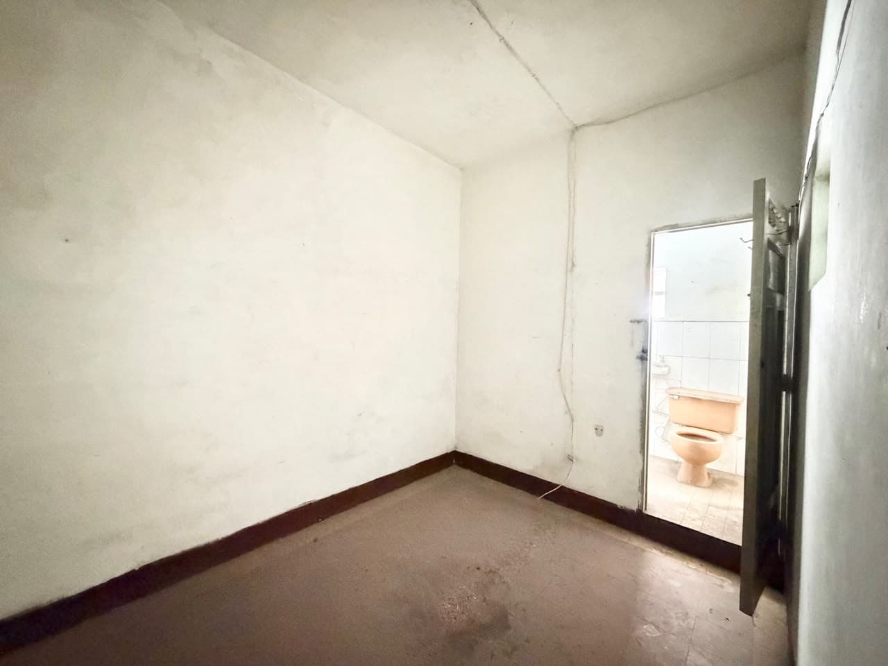 House for Sale, Ready for Renovation, Jesus Nazareno Neighborhood - Medellín Chagualo
