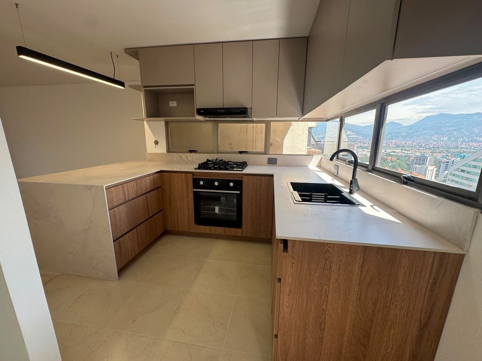 Apartment for Rent - Loma de los Parras Neighborhood, Poblado