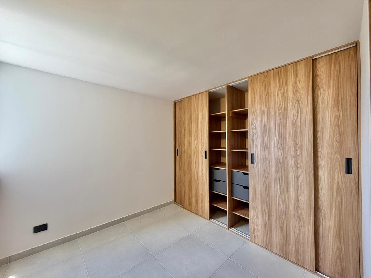 Apartamento En Venta - Sector Los Bucaro, Bello