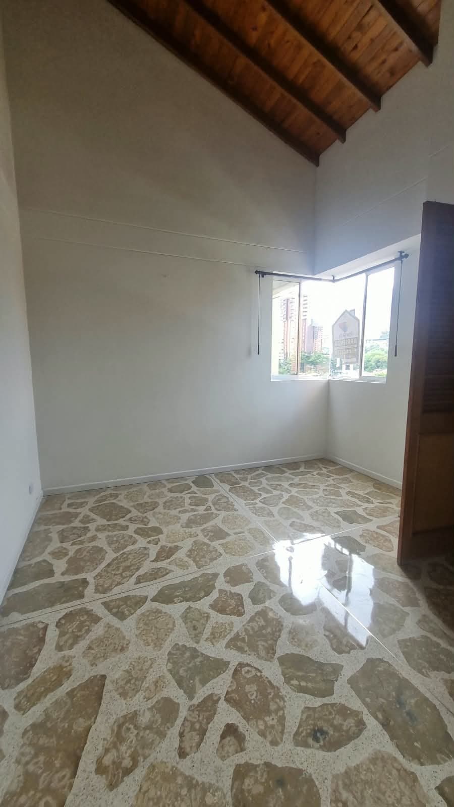 Apartamento En Arriendo- Sector Calanzas Parte Baja