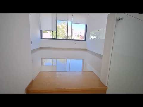 Casa en Lomas del Molino II con 3 Recámaras con Baño, Estudio cuarto de servicio con baño