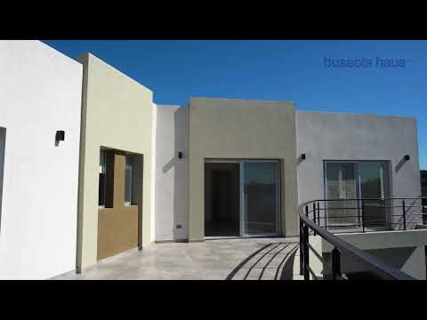 3-Bedroom Lakefront House in El Canton Islas