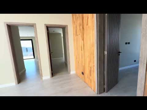 House for Sale in Yacht Nordelta. 6 rooms with a river view and a private dock.