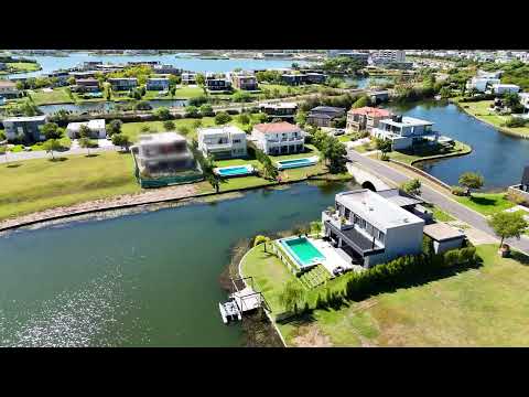 House for Sale at 100 Ceibos Street, lot by the water, Puertos Escobar