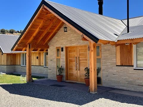 For Sale: 3-Bedroom House - Mortgage Eligible - Peñon del Lolog Neighborhood - San Martín de los Andes, Neuquén