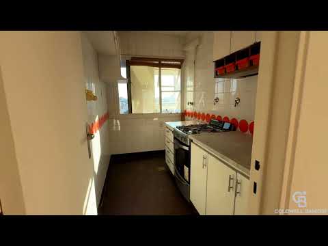 Very bright apartment on a high floor with a view of the city