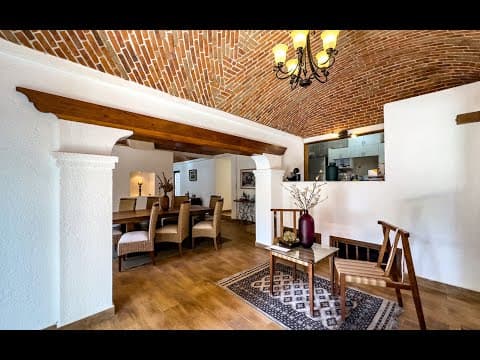 House for Sale in Tequisquiapan (Includes 2 houses and 4 commercial spaces)