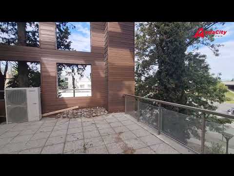 Office for sale in the Parque Leloir neighborhood with a terrace and two parking spaces THE BEST OFFICE