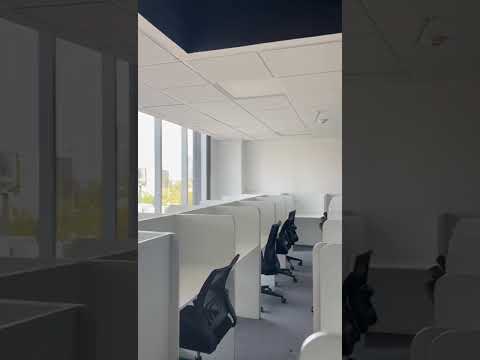 Office for rent on Río Misisipi with a view of the Diana the Huntress statue