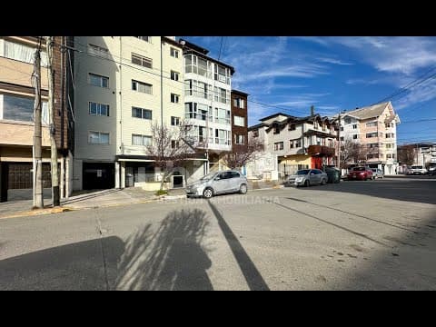 4-BEDROOM DUPLEX APARTMENT WITH 3 PARKING SPACES AND A VIEW OF THE LAKE