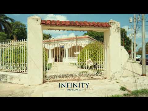 House for sale in Colonial Mérida, in need of restoration, with a large lot