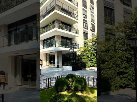 WITH A SUPERB 300 M2 PRIVATE GARDEN—IN AN EXCELLENT BUILDING JUST A FEW METERS FROM THE ZOO!