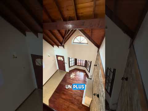 5-bedroom house with 2 garage spaces and a pool in Villa del Parque