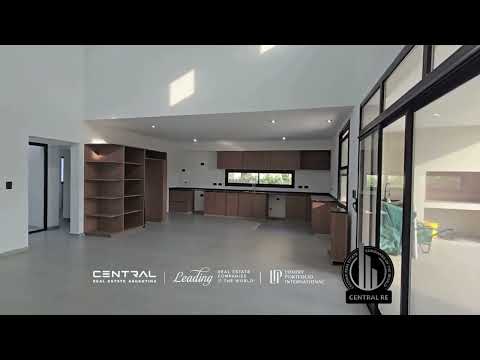 5-Room House at Medal Country Club, Pilar
