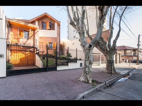 5-Room House for Sale on Its Own Lot with Pool on C/ Pileta in Lanús; Eligible for Financing