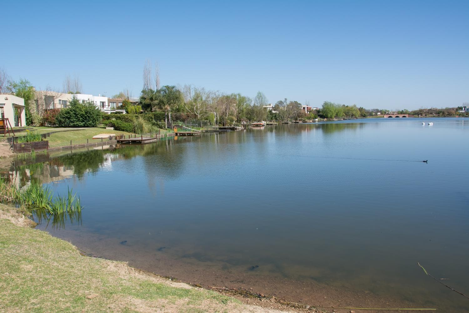 House for annual rent by the water in Santa Bárbara—5 bedrooms, immaculate, comfortable, and bright