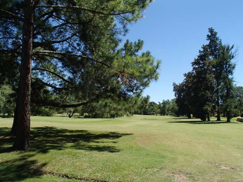 House for sale with a view of the golf course in Larena CC, Pilar. OPPORTUNITY