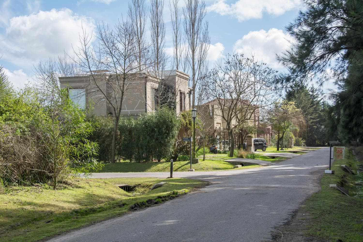 House for sale, 4 bedrooms, office, and garden with a pool.