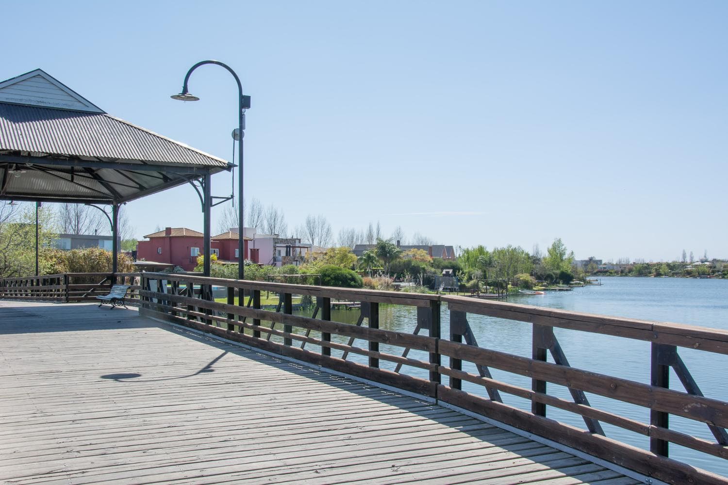 House for annual rent by the water in Santa Bárbara—5 bedrooms, immaculate, comfortable, and bright