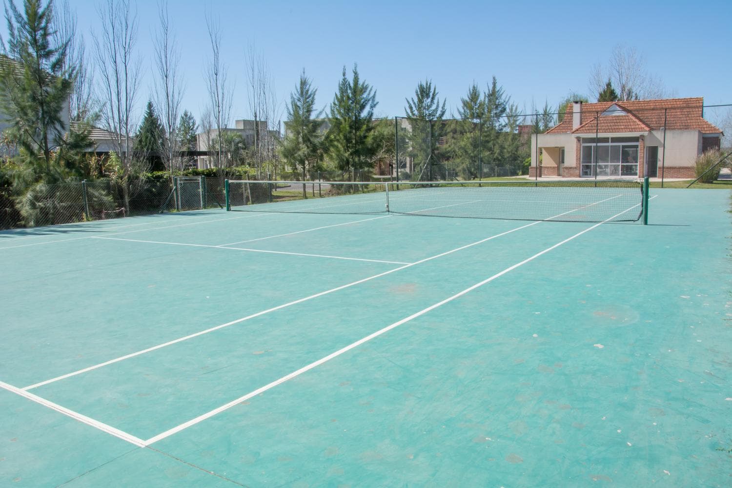 House for annual rent by the water in Santa Bárbara—5 bedrooms, immaculate, comfortable, and bright