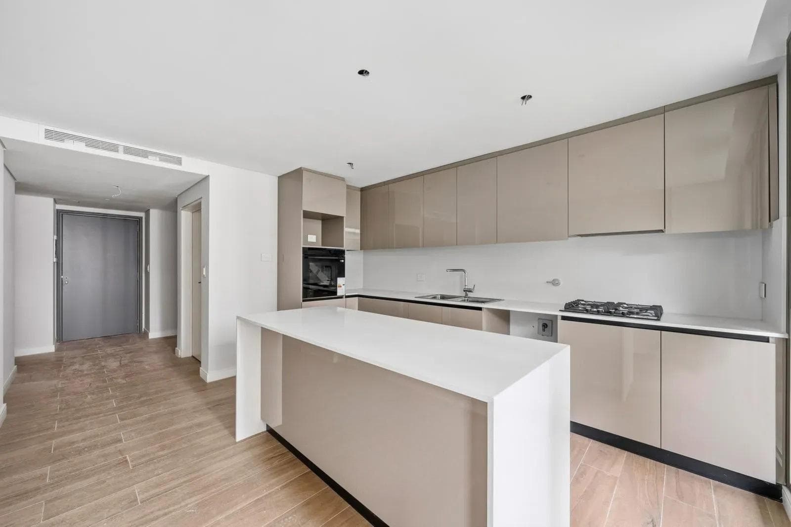5-Room Apartment for Sale with Guest Quarters in Palermo