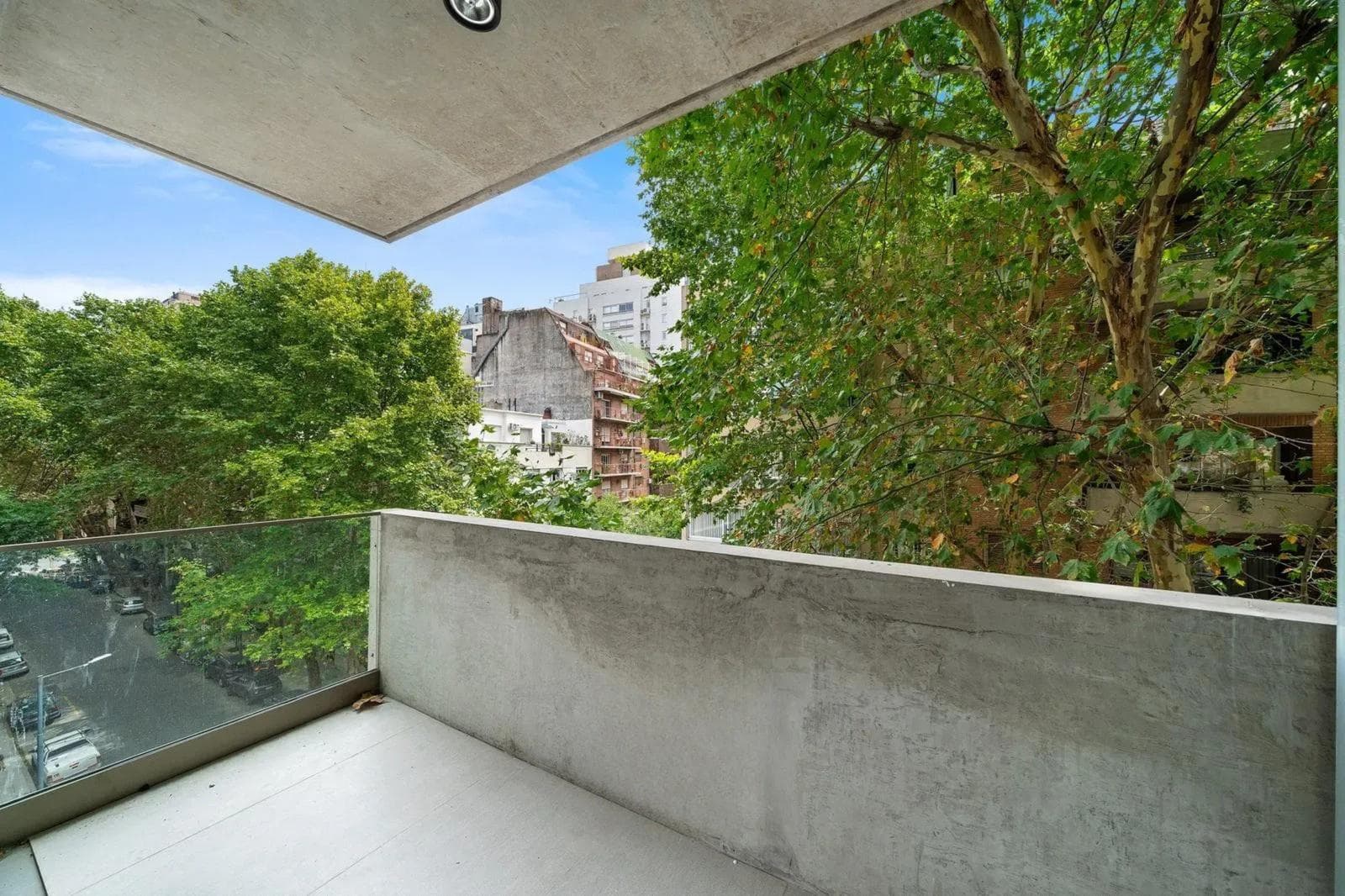 5-Room Apartment for Sale with Guest Quarters in Palermo