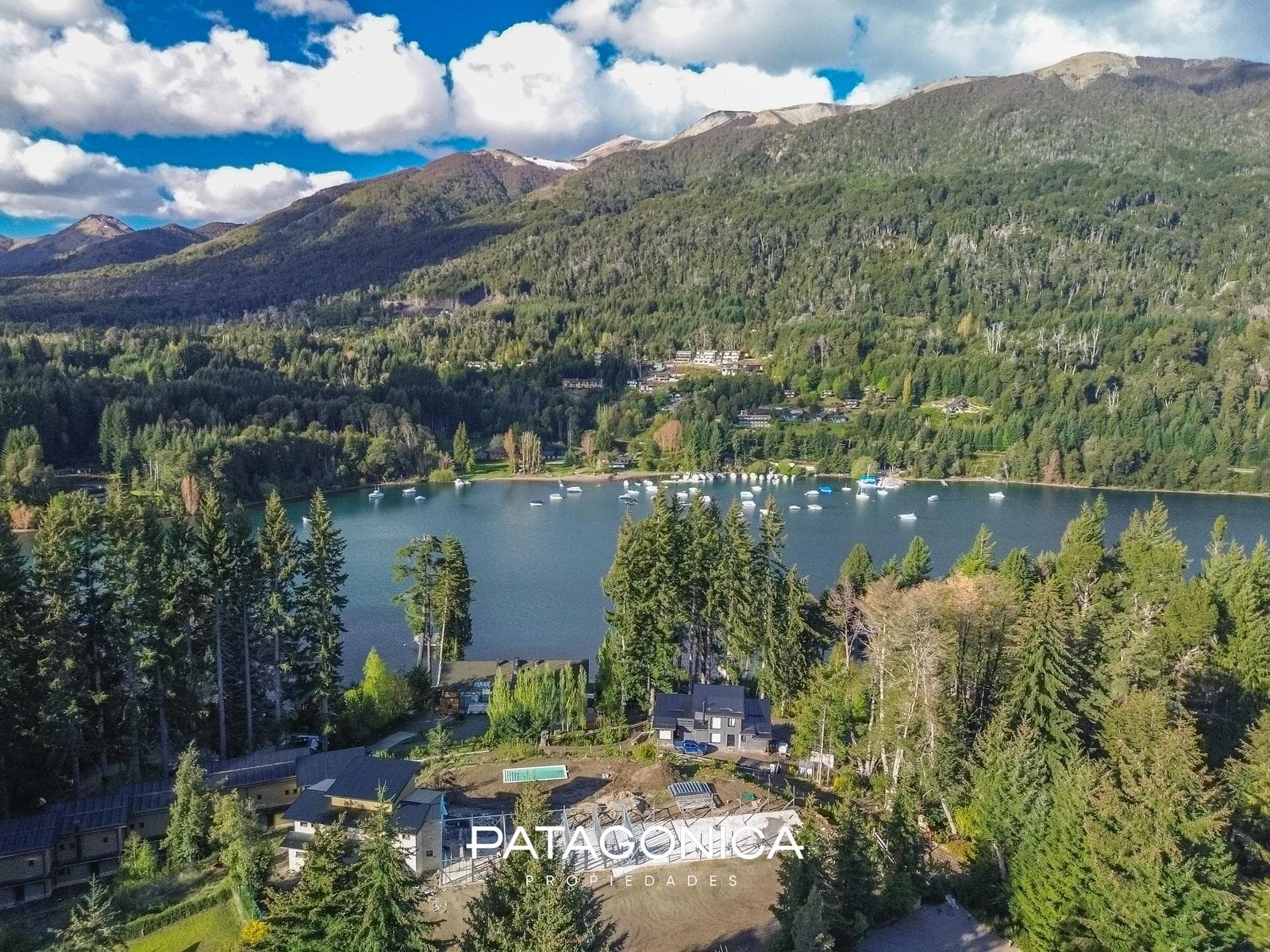 Brand-New Premium 6-Room Apartment with 3 Bedrooms and a Lake View in Bahía Manzano, Villa La Angostura