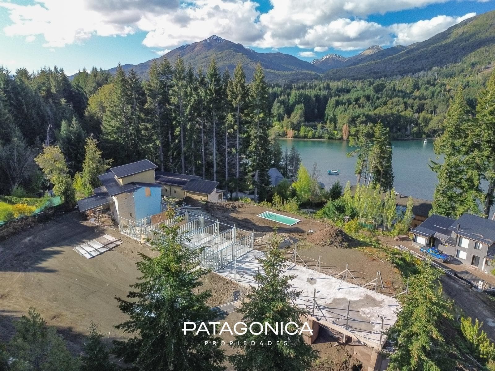 Brand-New Premium 6-Room Apartment with 3 Bedrooms and a Lake View in Bahía Manzano, Villa La Angostura