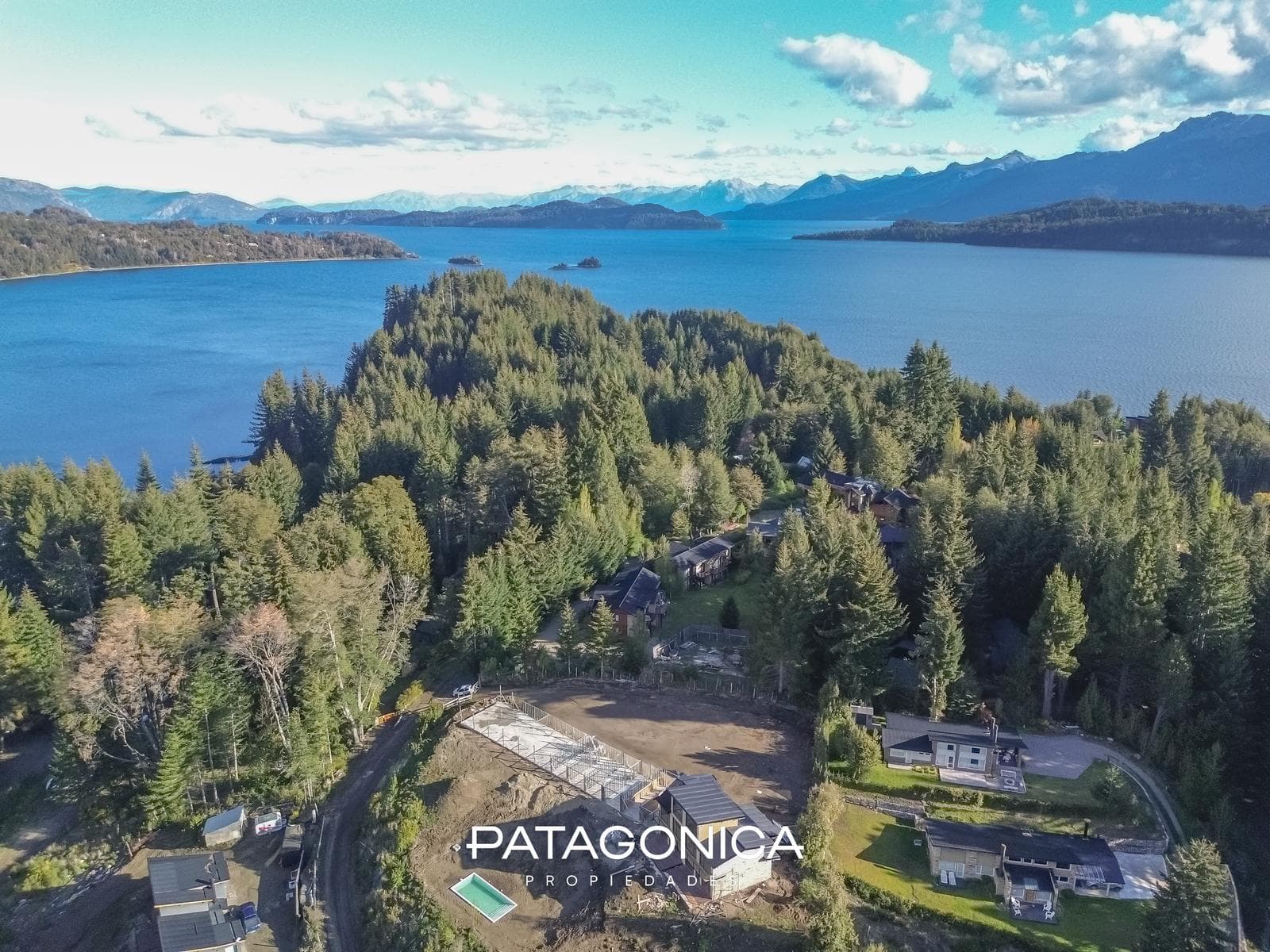 Brand-New Premium 6-Room Apartment with 3 Bedrooms and a Lake View in Bahía Manzano, Villa La Angostura