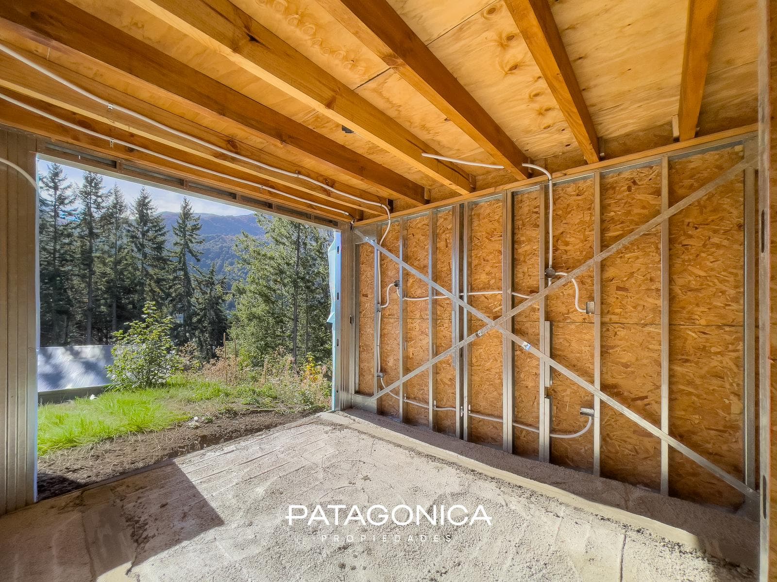 Brand-New Premium 6-Room Apartment with 3 Bedrooms and a Lake View in Bahía Manzano, Villa La Angostura