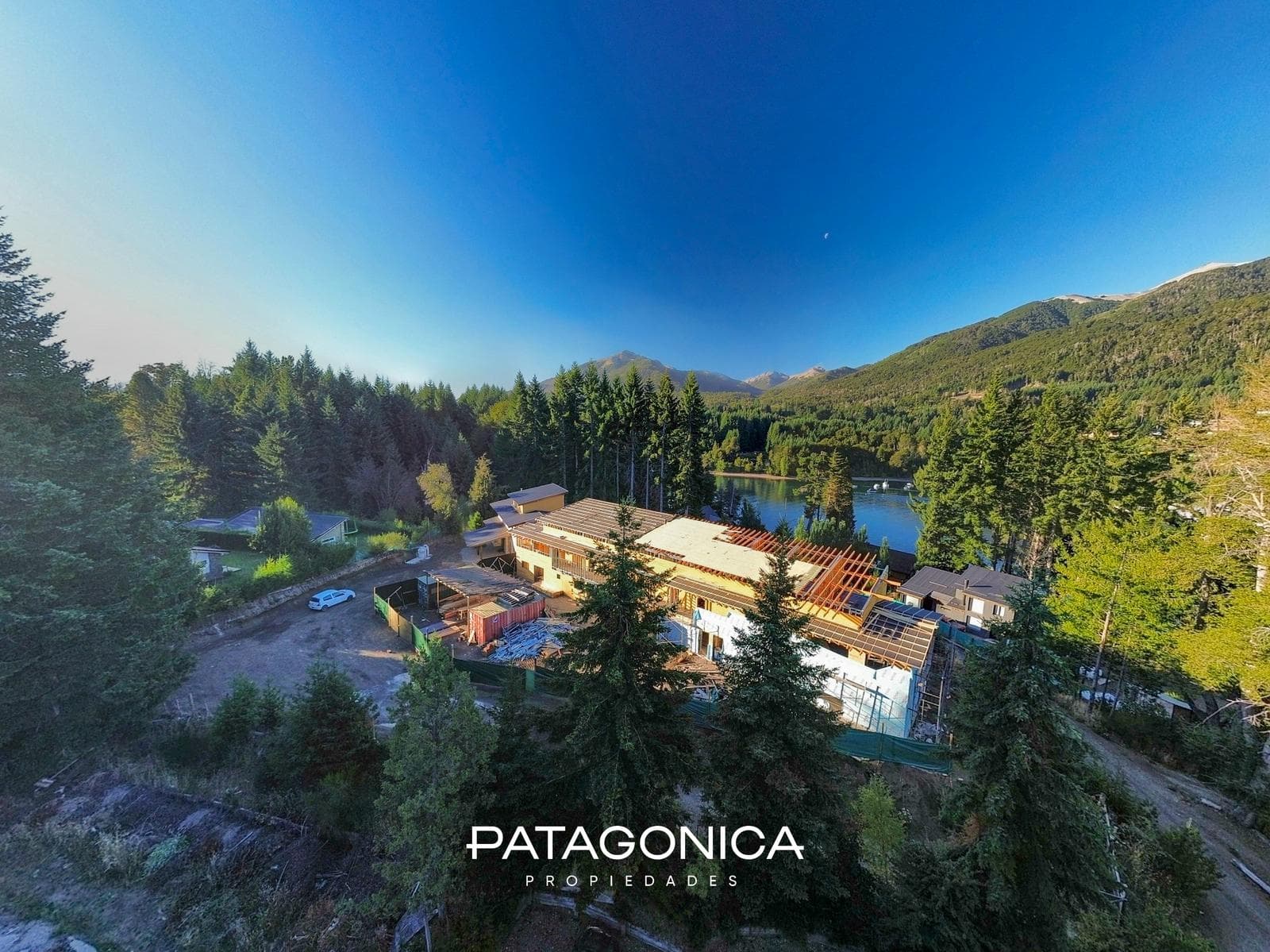 Brand-New Premium 6-Room Apartment with 3 Bedrooms and a Lake View in Bahía Manzano, Villa La Angostura