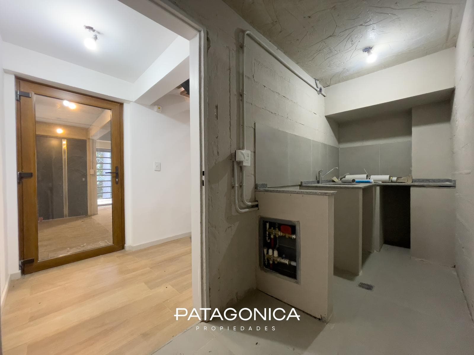 Brand-New Premium 6-Room Apartment with 3 Bedrooms and a Lake View in Bahía Manzano, Villa La Angostura