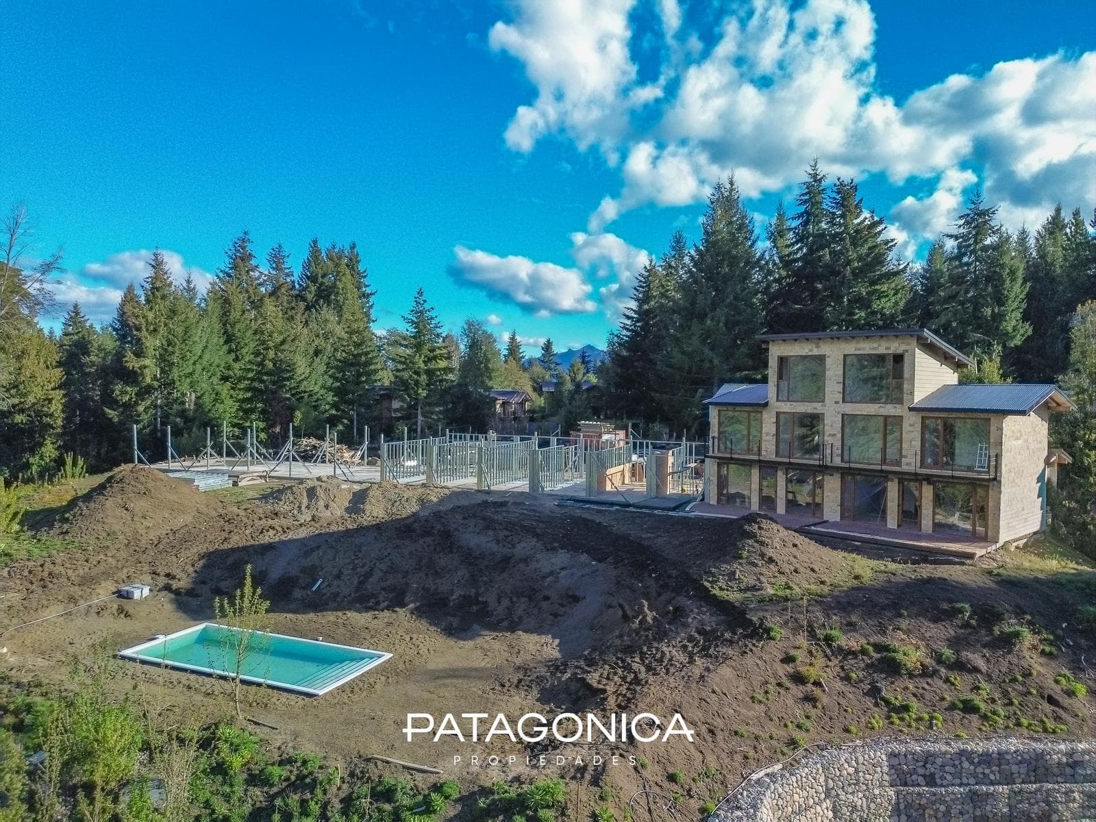 Brand-New Premium 6-Room Apartment with 3 Bedrooms and a Lake View in Bahía Manzano, Villa La Angostura