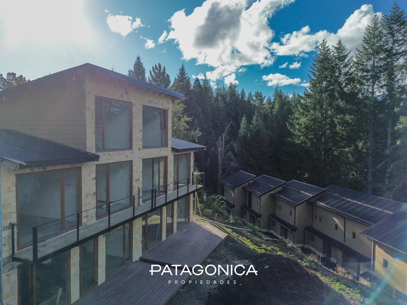 Brand-New Premium 6-Room Apartment with 3 Bedrooms and a Lake View in Bahía Manzano, Villa La Angostura