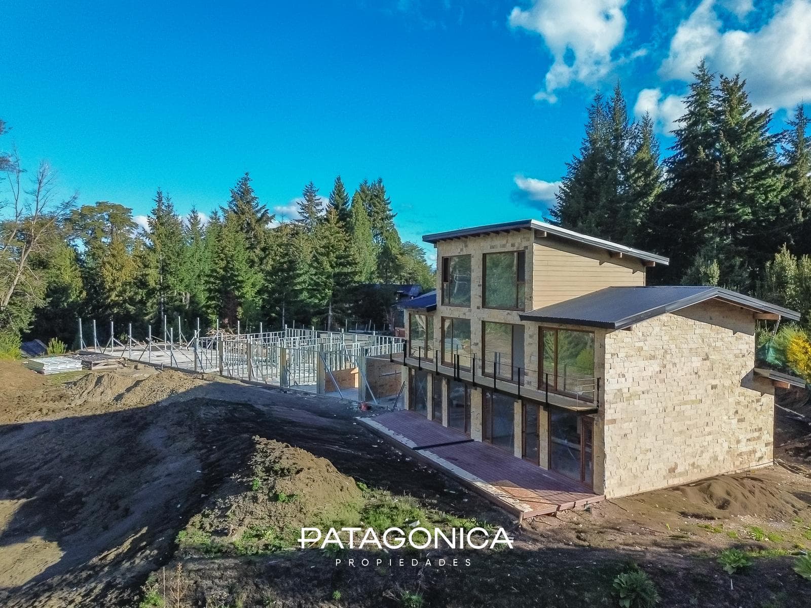 Brand-New Premium 6-Room Apartment with 3 Bedrooms and a Lake View in Bahía Manzano, Villa La Angostura