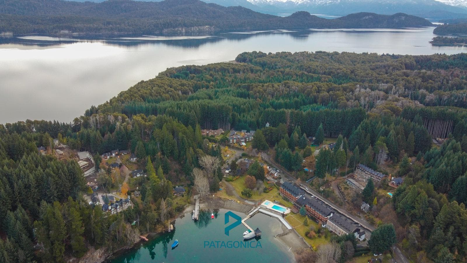 Brand-New Premium 6-Room Apartment with 3 Bedrooms and a Lake View in Bahía Manzano, Villa La Angostura