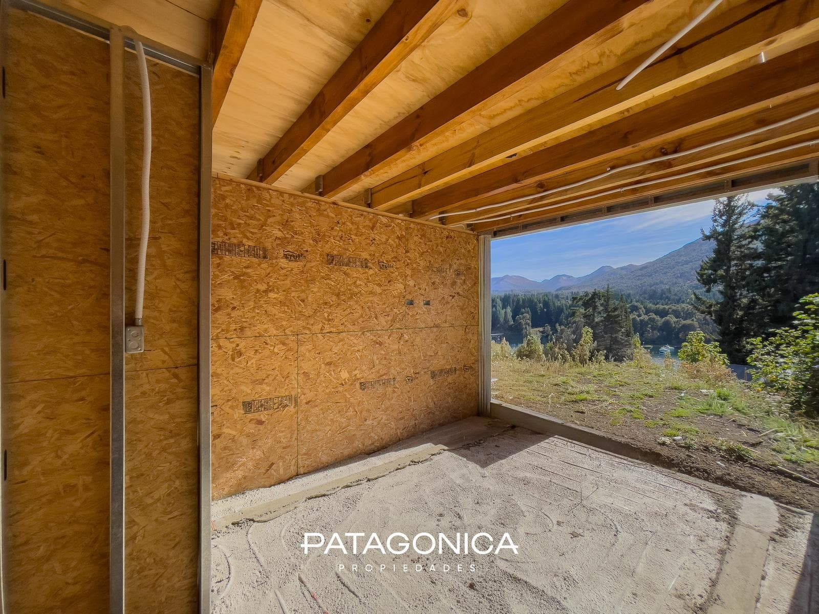 Brand-New Premium 6-Room Apartment with 3 Bedrooms and a Lake View in Bahía Manzano, Villa La Angostura