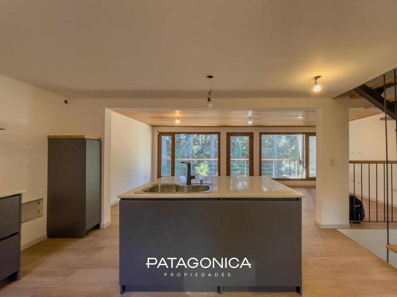 Brand-New Premium 6-Room Apartment with 3 Bedrooms and a Lake View in Bahía Manzano, Villa La Angostura